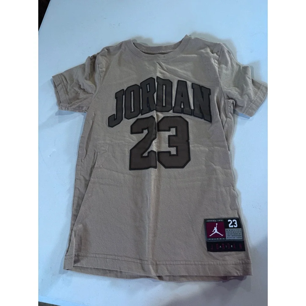 Jordan 23 Boys Tan Khaki Graphic T-Shirt Size M 10-12 Collegiate Athletic Tee
